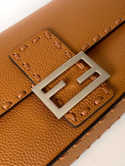 フェンディバッグ着用イメージ